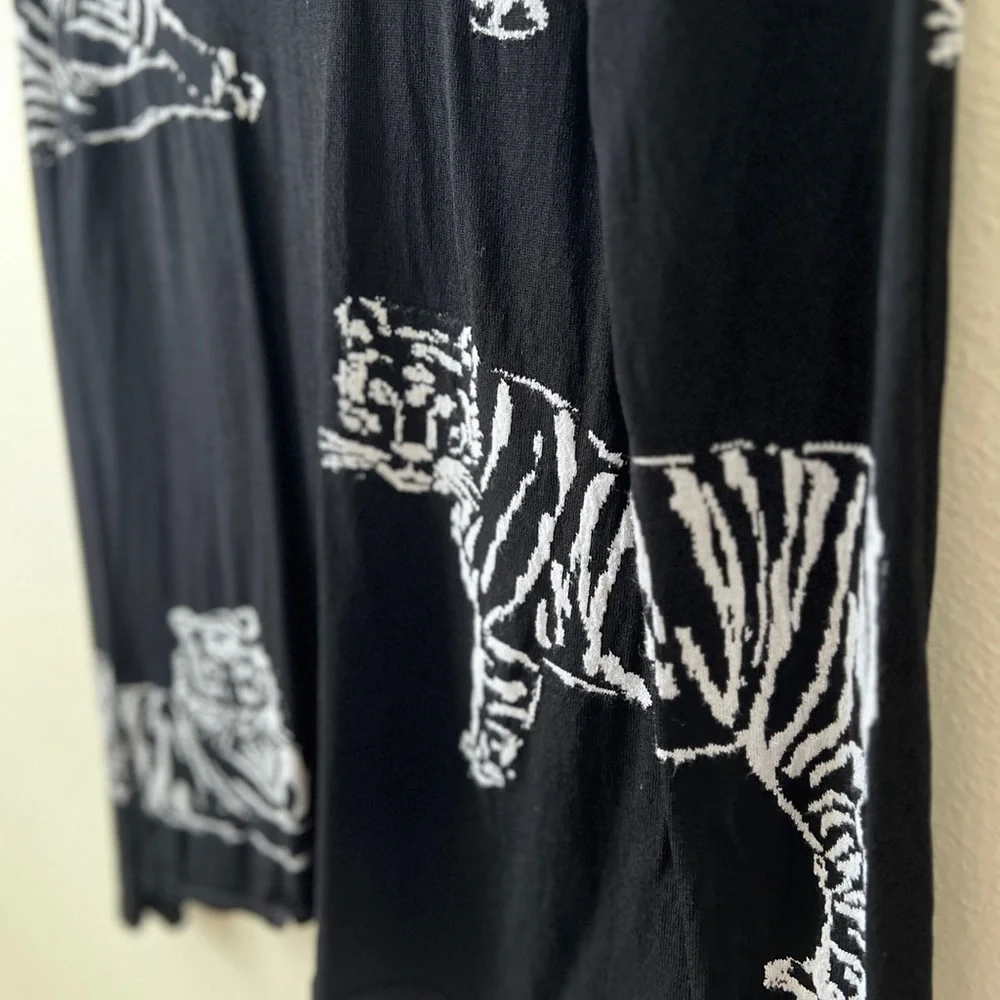 Knit Graphic Tigers Black & White Matching Sleeve Pattern Statement Sweater M - Picture 9 of 9